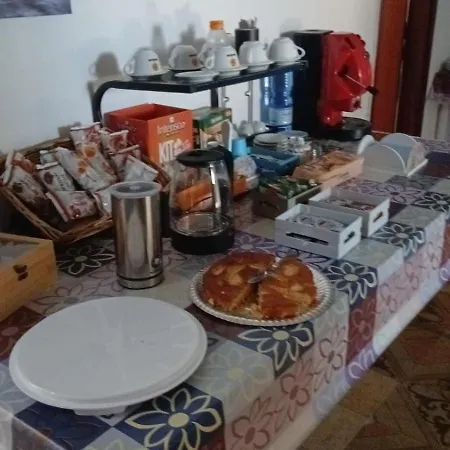 Don Orlando לינה וארוחת בוקר 3*