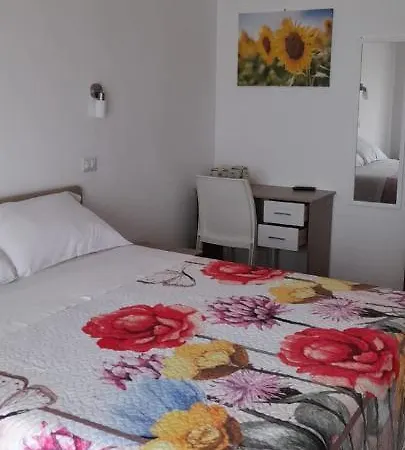 Don Orlando לינה וארוחת בוקר פיצו